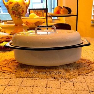 EUC- Vintage Speckled Roasting Pan